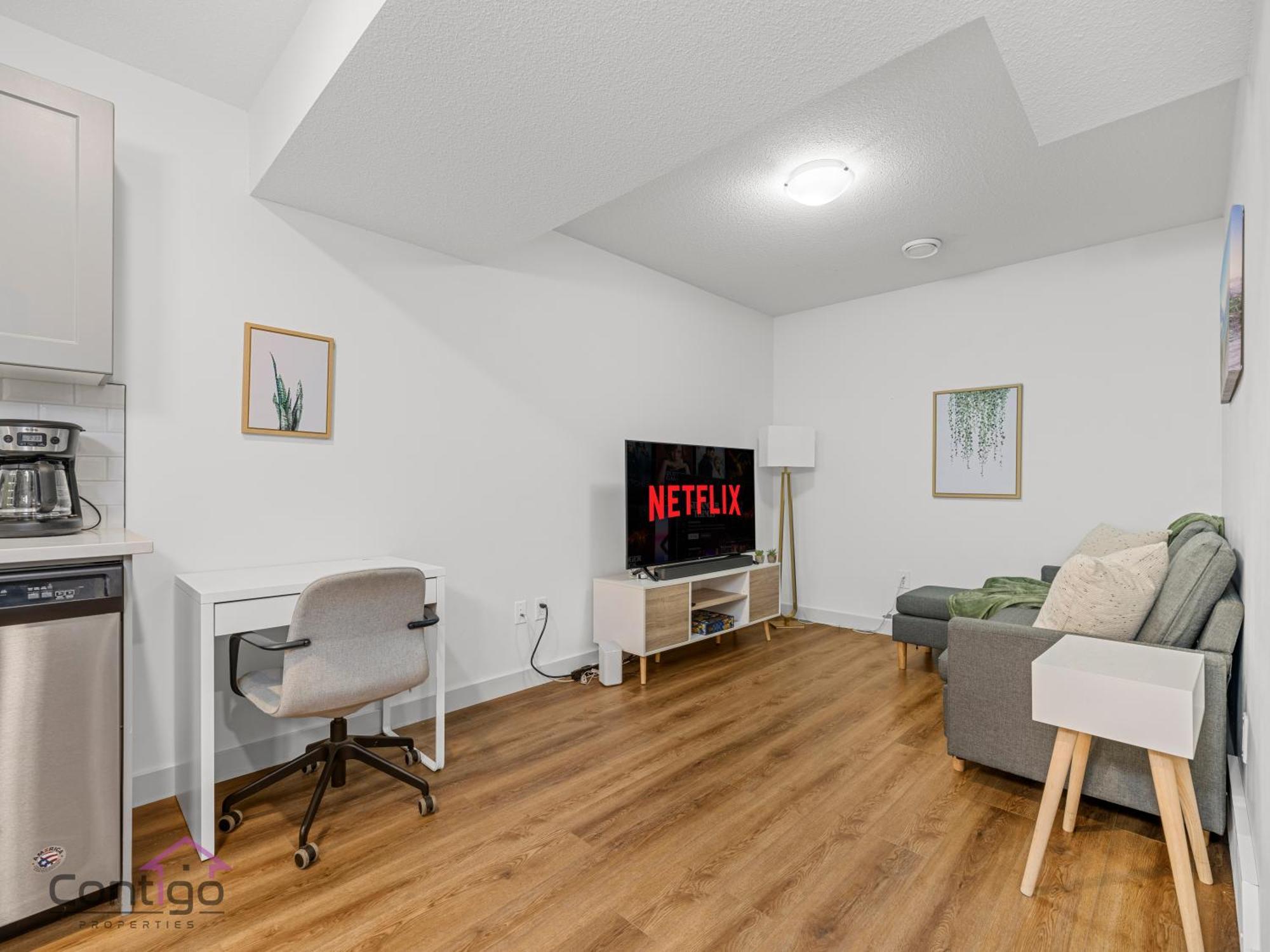 Blissful Suite, Cozy, Wifi, Desk, Close To Wem