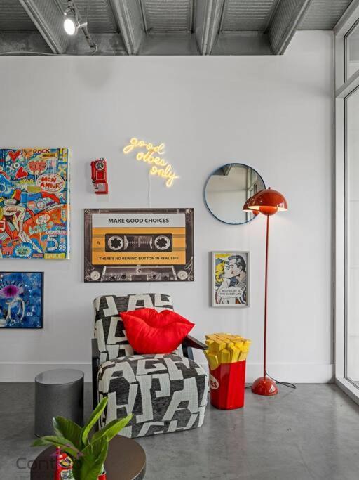 Urban Pop Loft, Near Ice District, Ug Parking * Edmonton