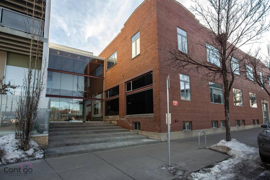 Urban Pop Loft, Near Ice District, Ug Parking Apartment Edmonton