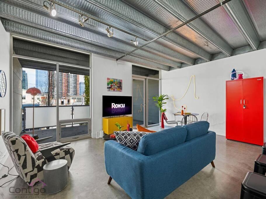 Urban Pop Loft, Near Ice District, Ug Parking Apartment Edmonton