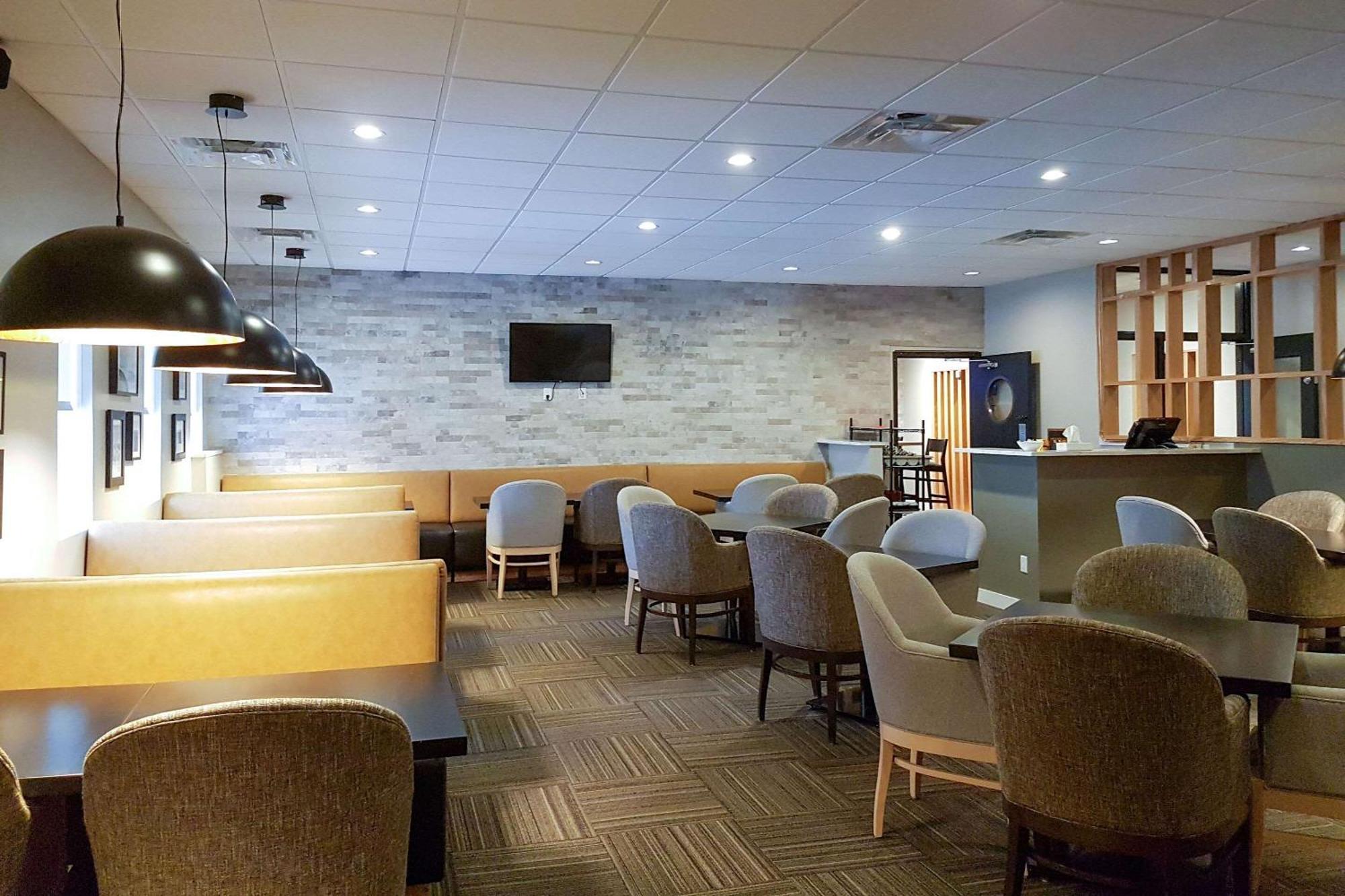 Radisson & Conference Centre Edmonton