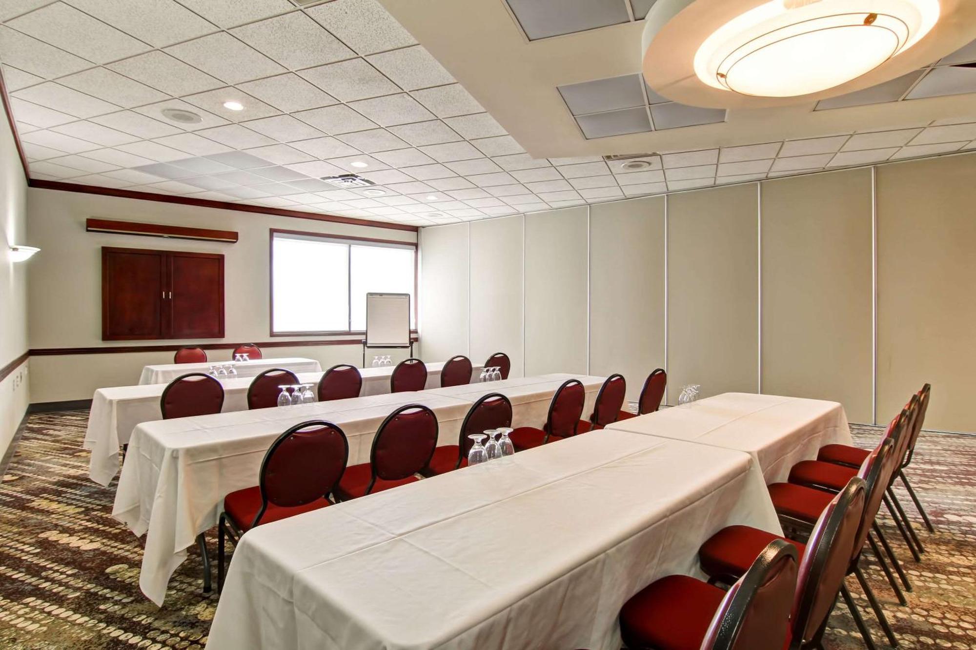 Radisson & Conference Centre 3* Edmonton