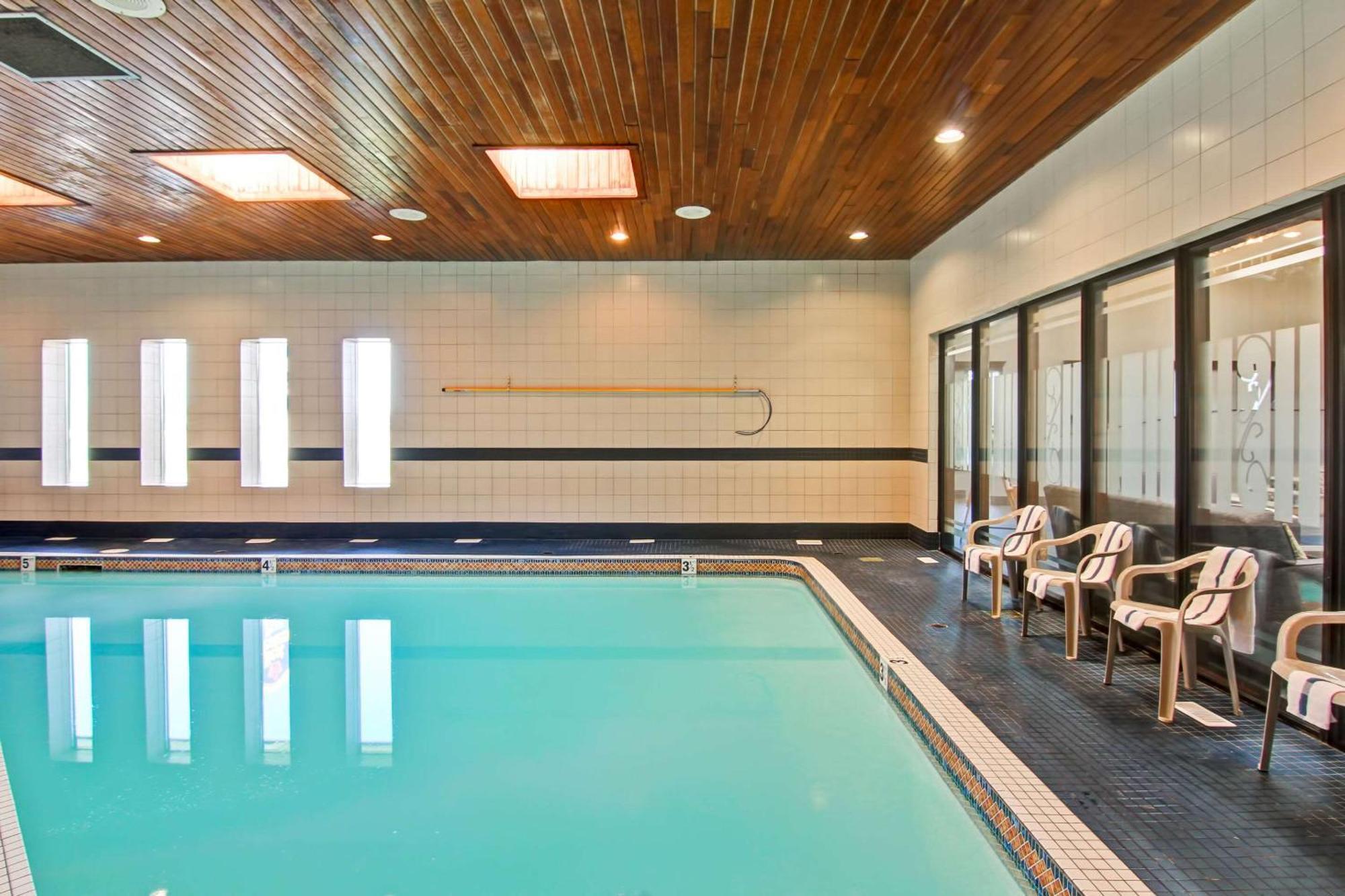 Radisson & Conference Centre Hotel Edmonton
