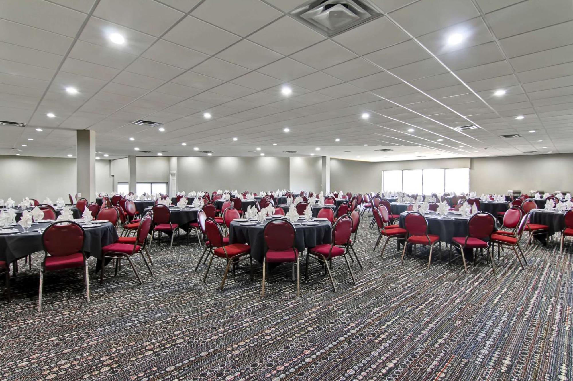 Radisson & Conference Centre 3* Edmonton