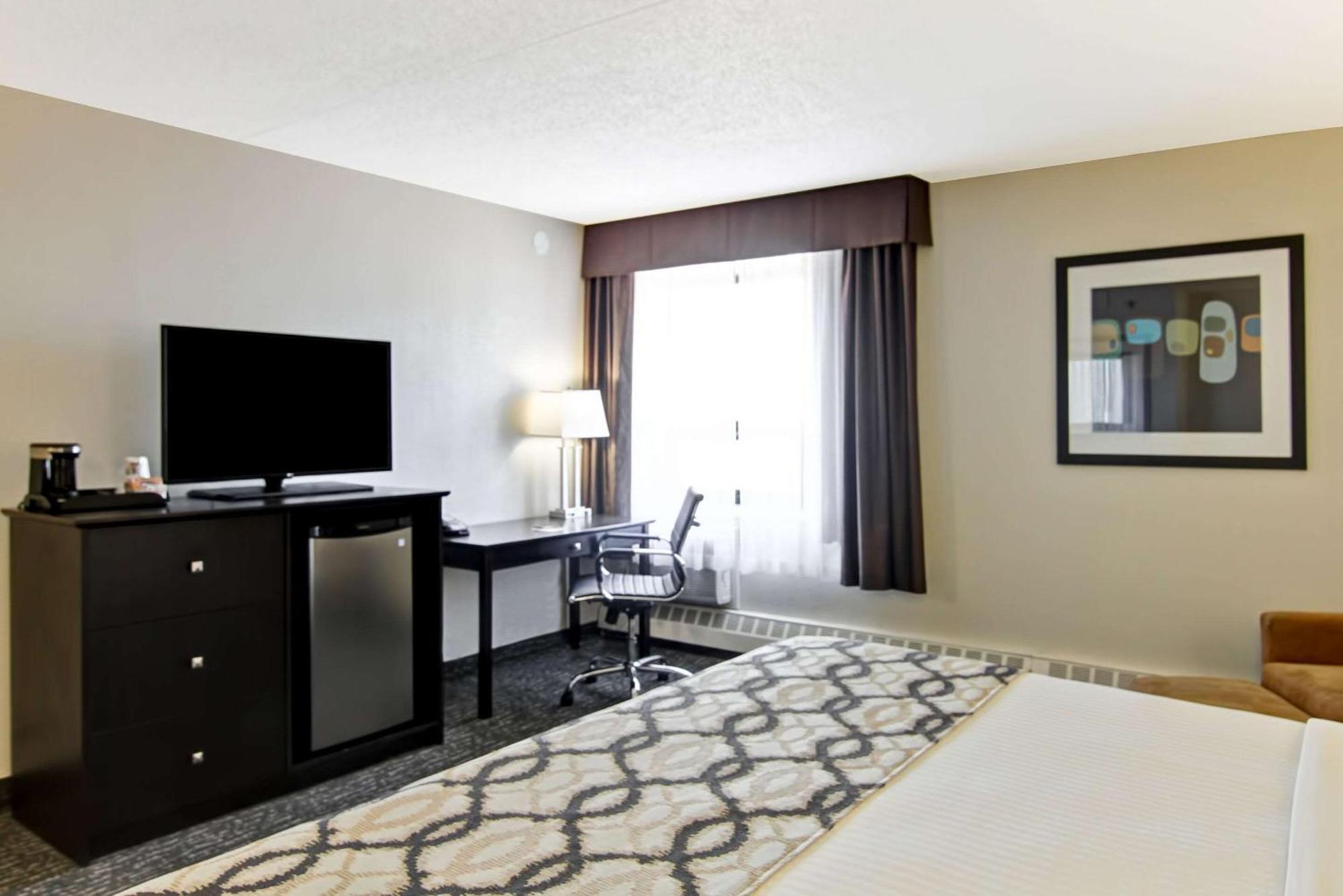 Radisson & Conference Centre 3*