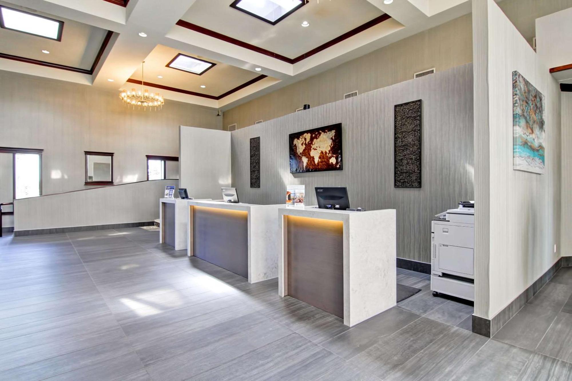 Hotel Radisson & Conference Centre 3*