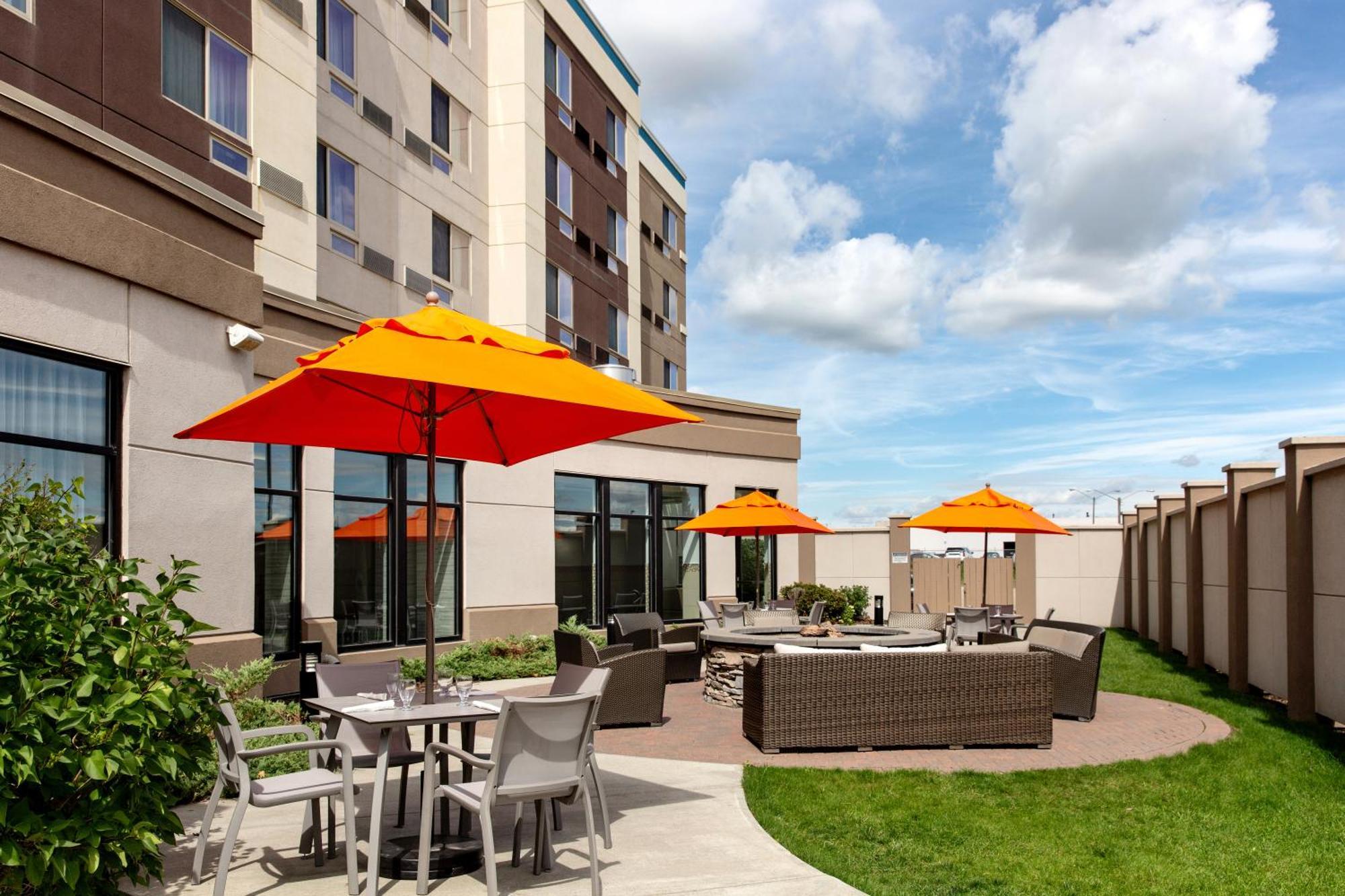 Courtyard By Marriott West Hotel 3*