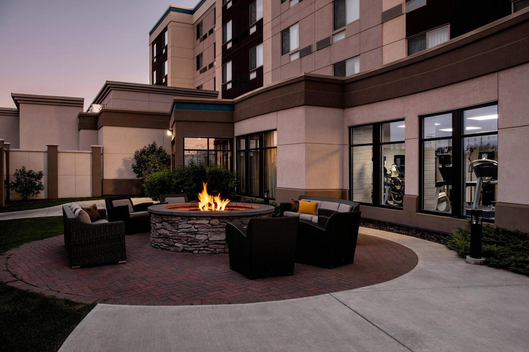 Hotel Courtyard By Marriott West 3*