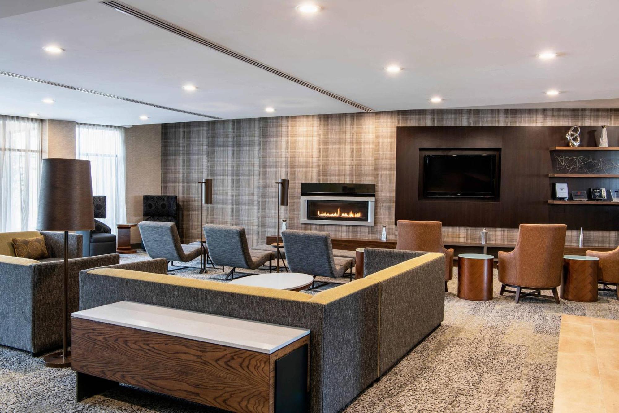Courtyard By Marriott West