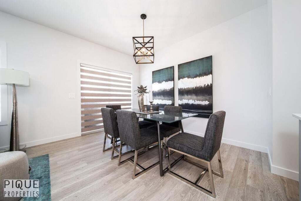 Modern Executive Home-sleeps12-kingbeds-fullhouse *