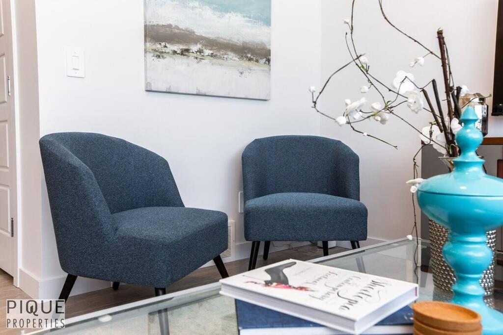 Modern Executive Home-sleeps12-kingbeds-fullhouse Apartment Edmonton