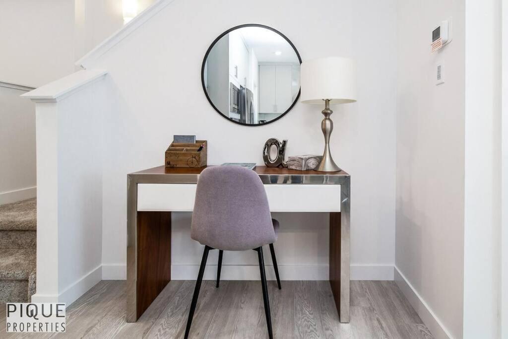 Modern Executive Home-sleeps12-kingbeds-fullhouse *