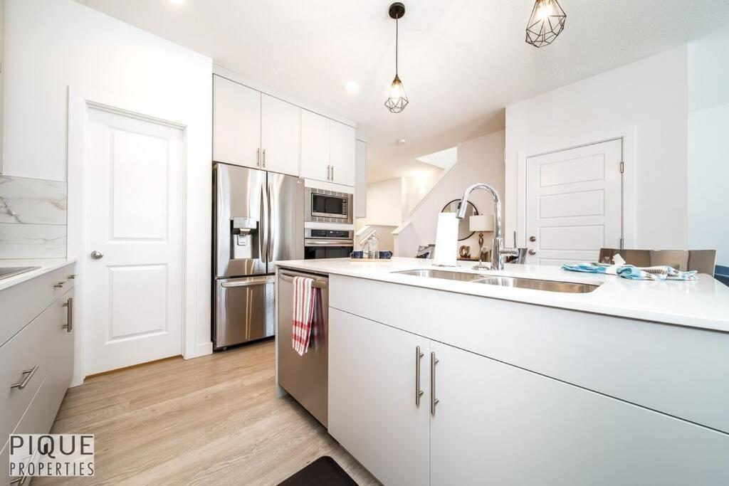 Apartment Modern Executive Home-sleeps12-kingbeds-fullhouse *