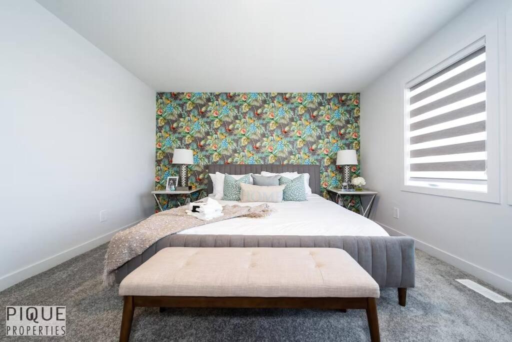 Modern Executive Home-sleeps12-kingbeds-fullhouse *