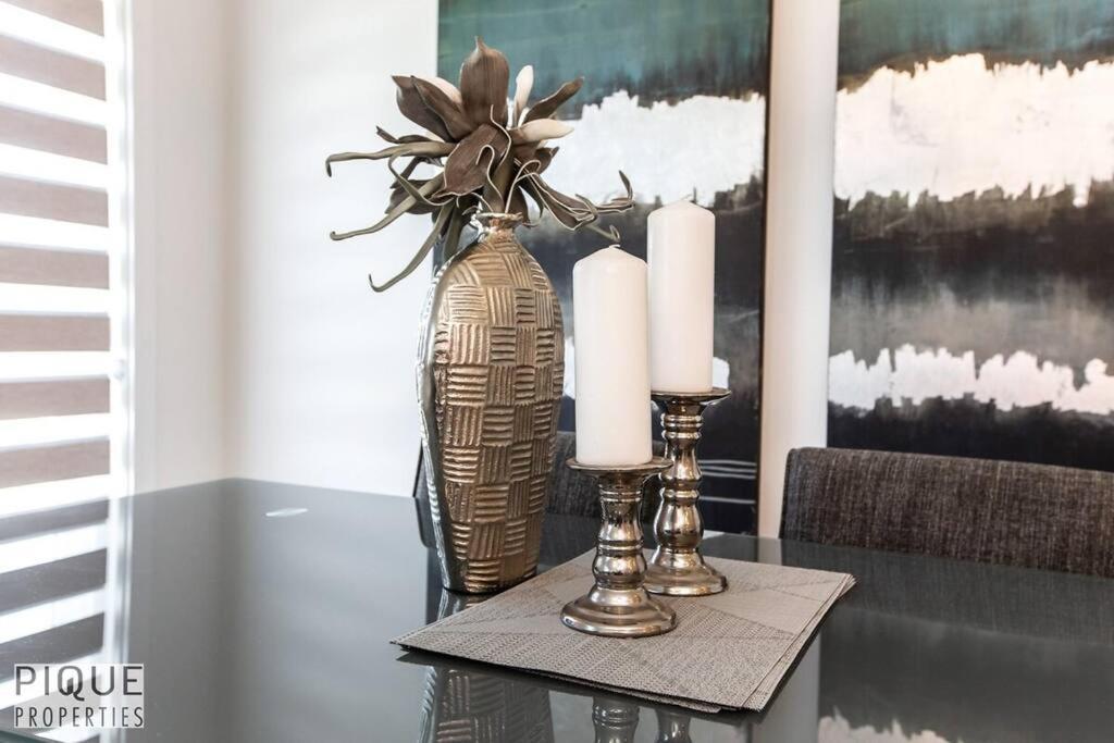 Modern Executive Home-sleeps12-kingbeds-fullhouse
