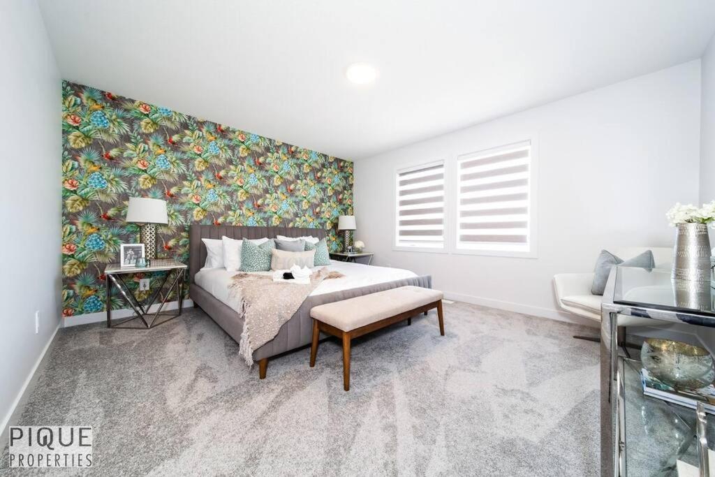 Modern Executive Home-sleeps12-kingbeds-fullhouse *