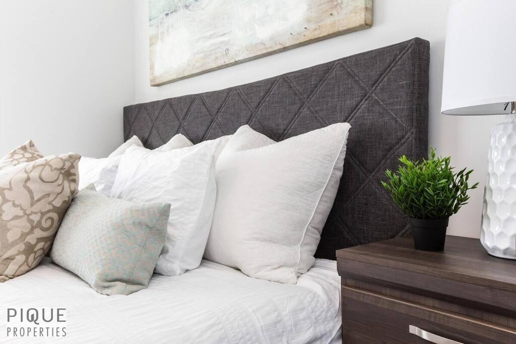 Apartment Modern Executive Home-sleeps12-kingbeds-fullhouse Edmonton
