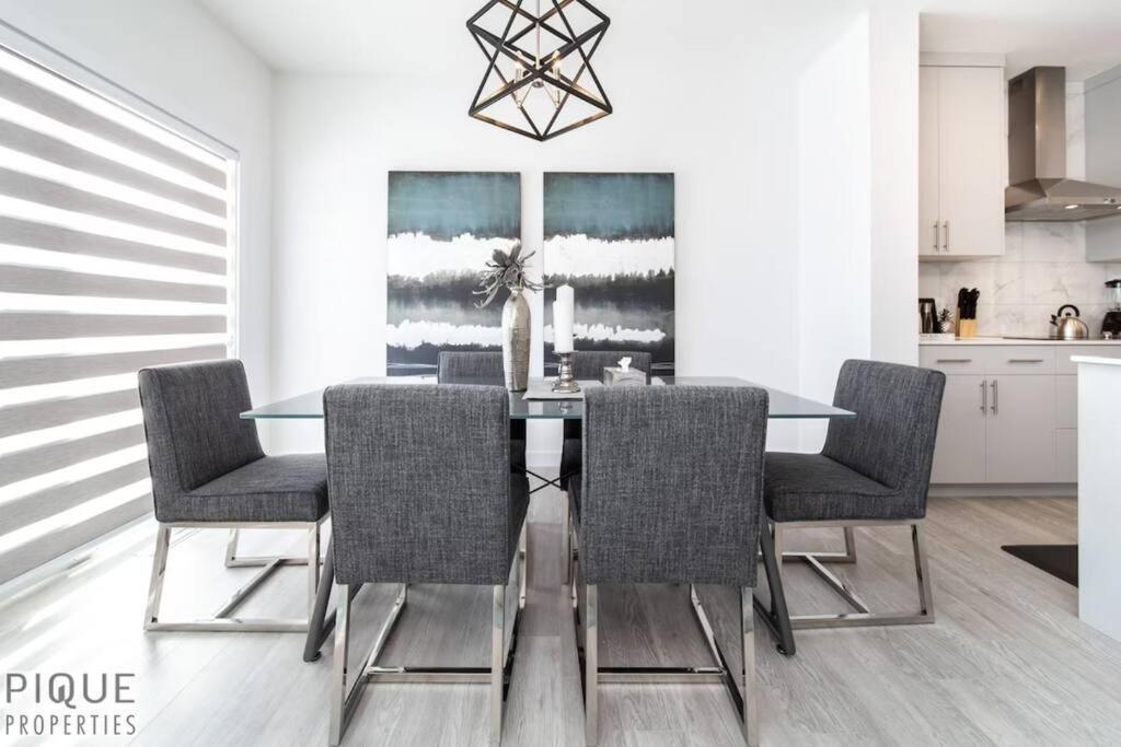 Modern Executive Home-sleeps12-kingbeds-fullhouse Edmonton