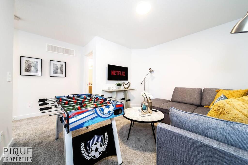 Modern Executive Home-sleeps12-kingbeds-fullhouse