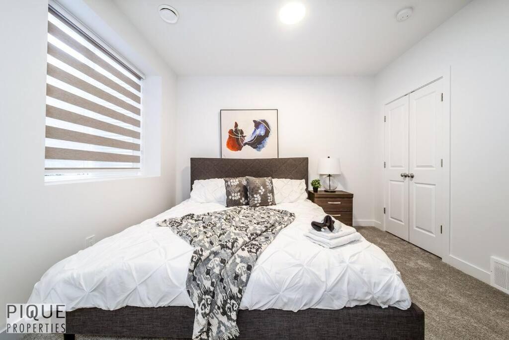 Modern Executive Home-sleeps12-kingbeds-fullhouse Apartment *