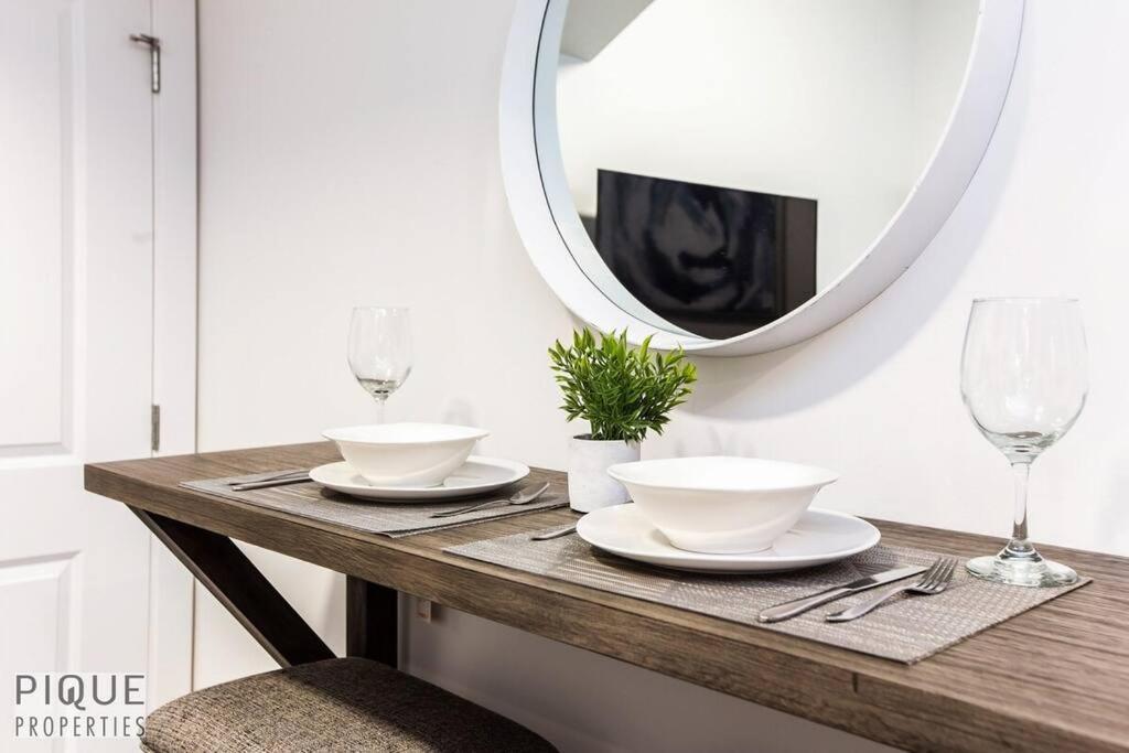Modern Executive Home-sleeps12-kingbeds-fullhouse *