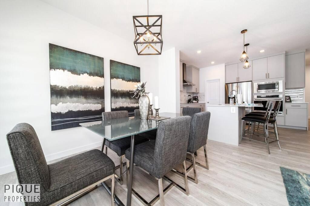 Modern Executive Home-sleeps12-kingbeds-fullhouse Apartment