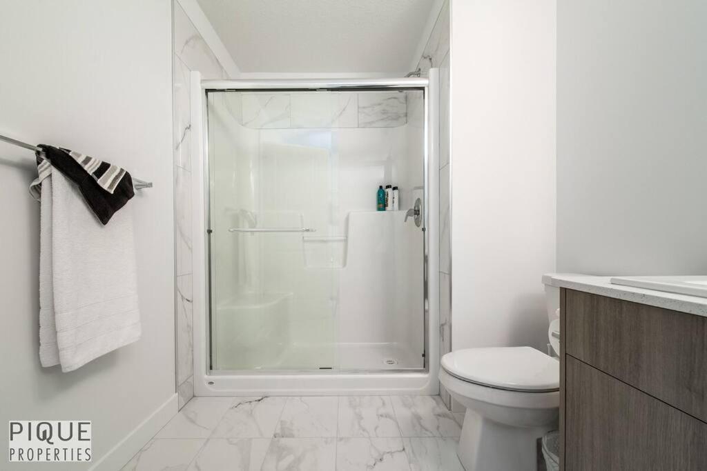 Apartment Modern Executive Home-sleeps12-kingbeds-fullhouse