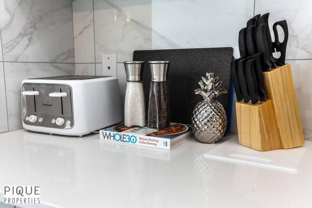 Modern Executive Home-sleeps12-kingbeds-fullhouse Apartment