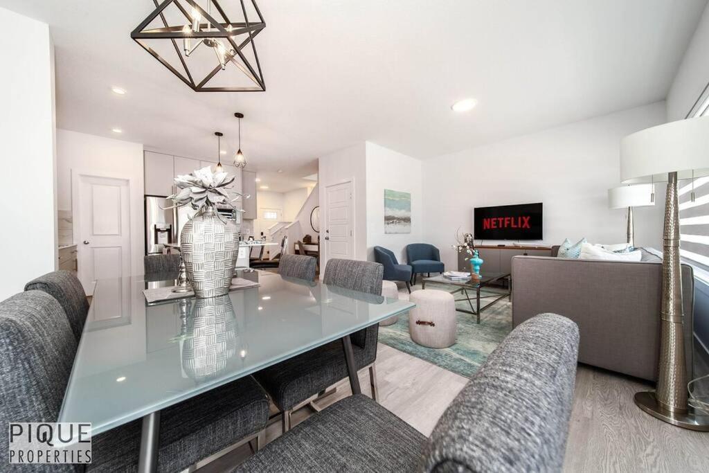 Modern Executive Home-sleeps12-kingbeds-fullhouse Apartment *