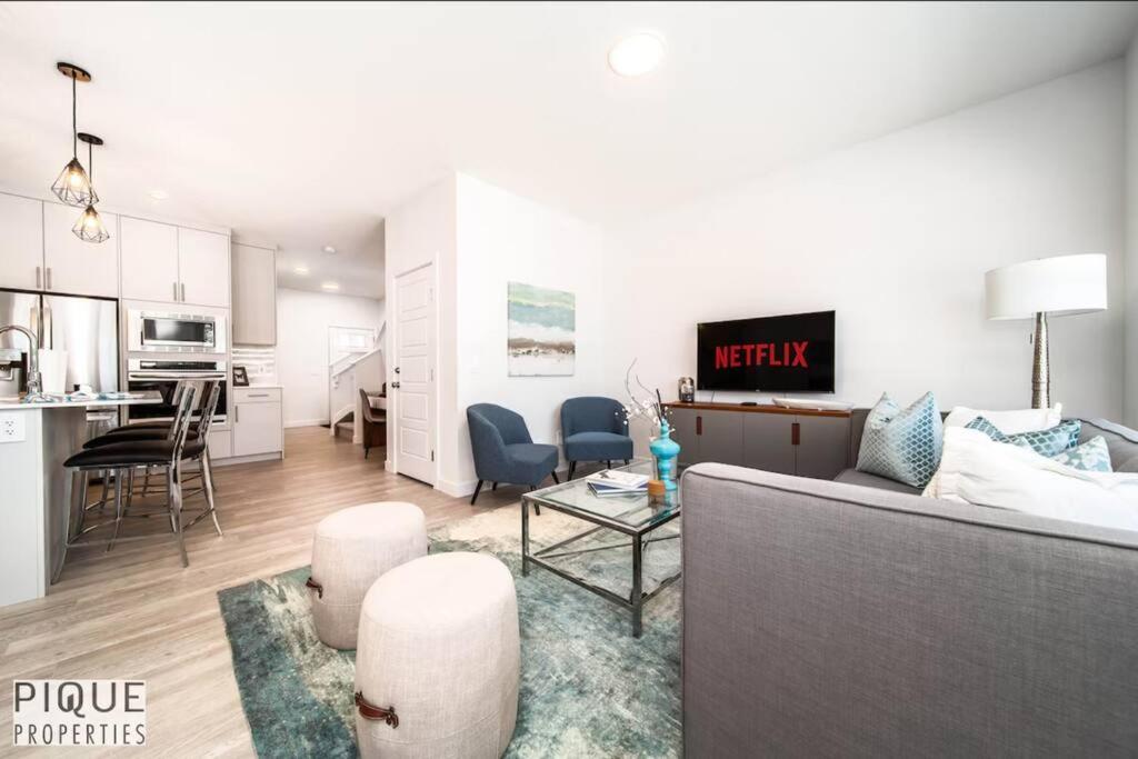 Modern Executive Home-sleeps12-kingbeds-fullhouse Apartment