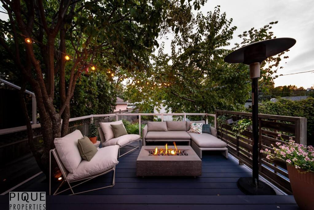Holiday home Hidden Gem Home-hottub-firetable-king Bed-bbq -deck *