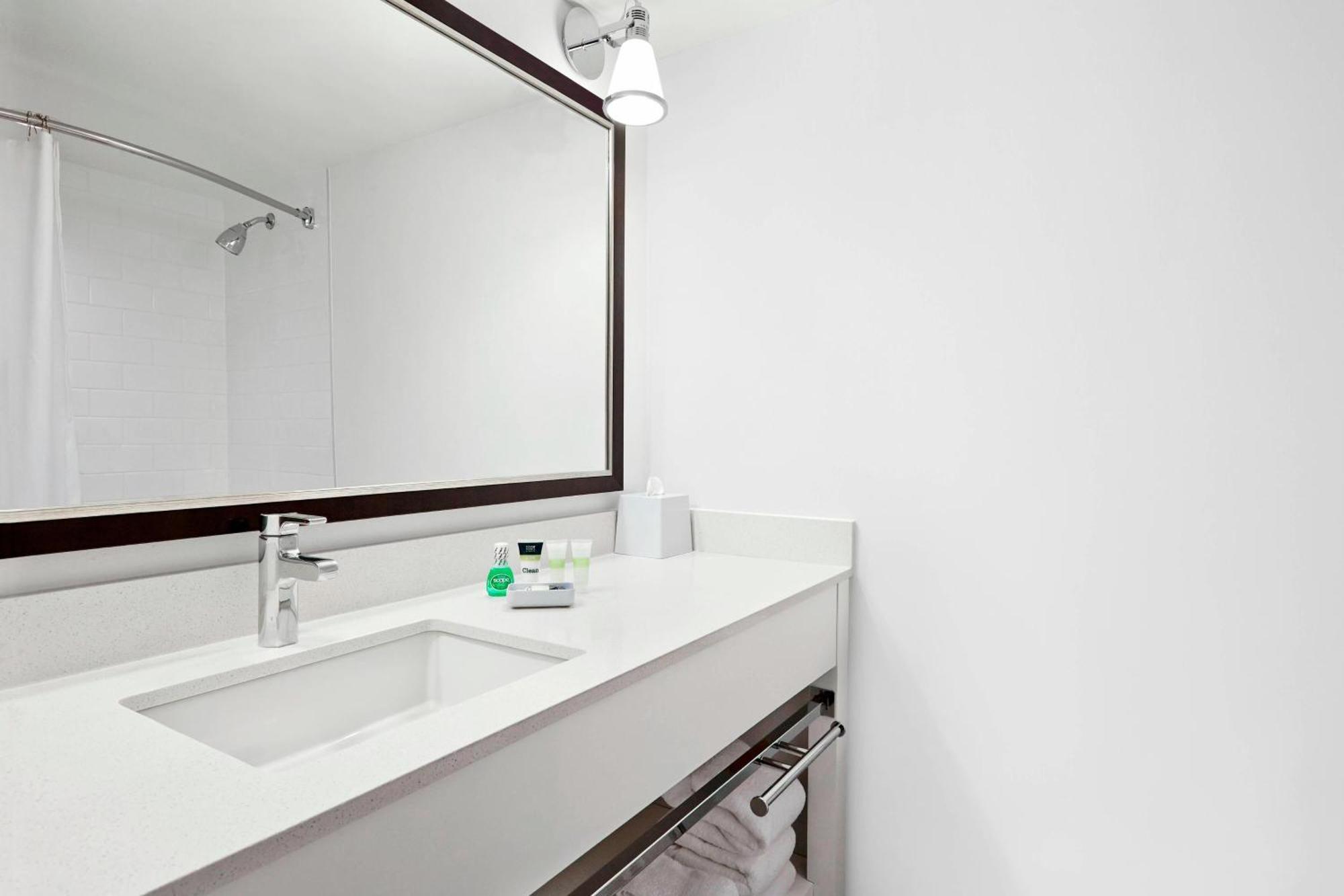 Hotel Four Points By Sheraton South 3*