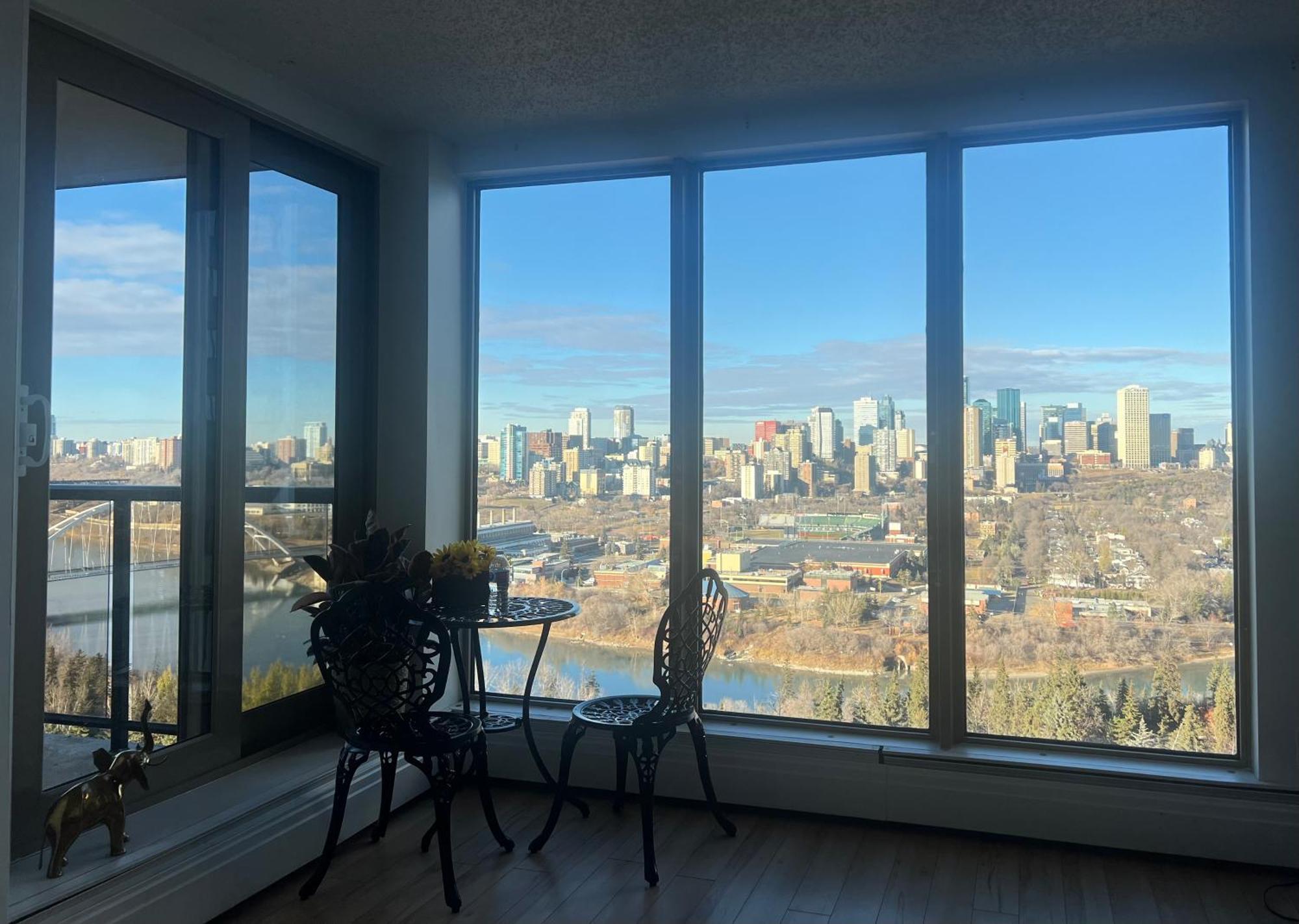 Amazing River And City View In Non Smoking Condominium Edmonton