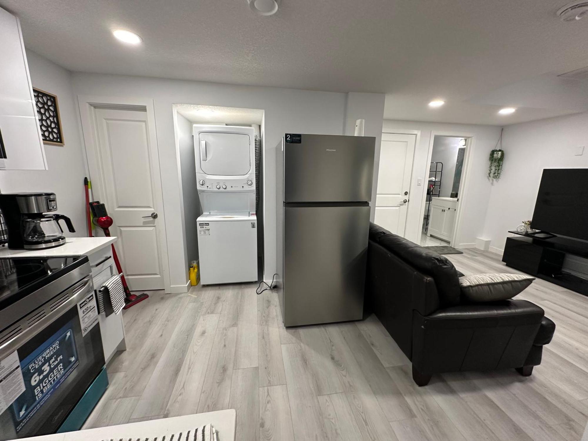 Muaysh Cozy Family - Londonderry Mall Apartment Edmonton