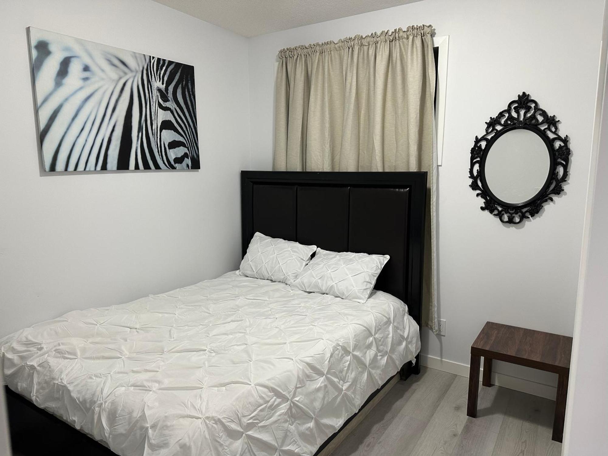 Muaysh Cozy Family - Londonderry Mall Apartment