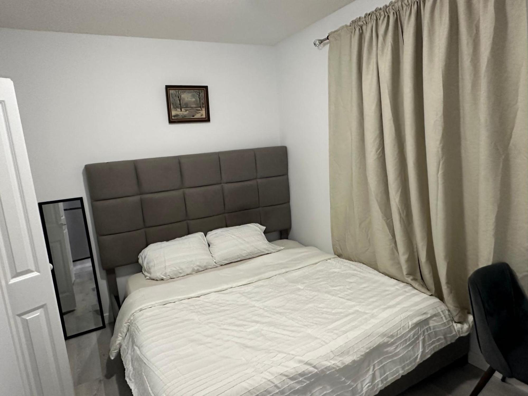Muaysh Cozy Family - Londonderry Mall Apartment *