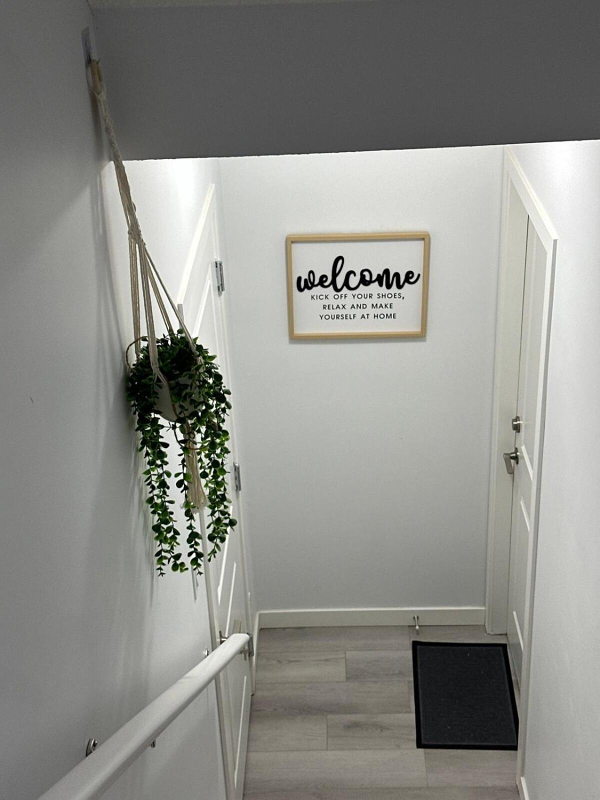 Muaysh Cozy Family - Londonderry Mall Apartment