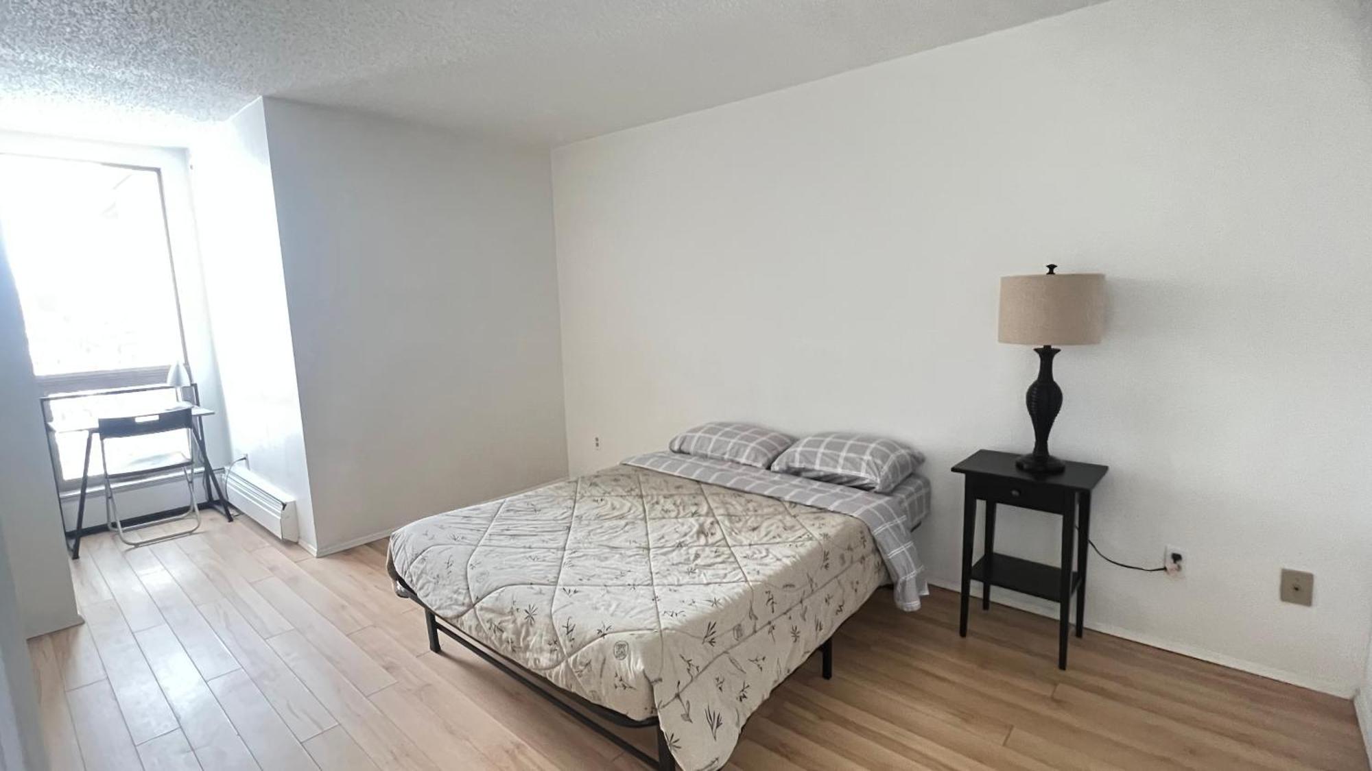 Amazing River And City View In Non Smoking Condominium Edmonton