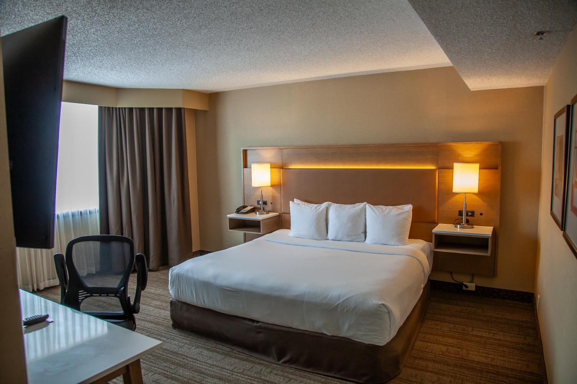 & Convention Center 3* Edmonton
