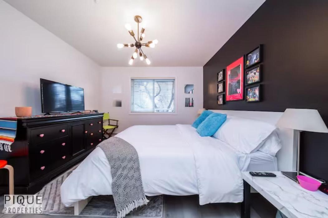The Neon Palace - Kingbed - Fireplace - Netflix - Ug Park Edmonton