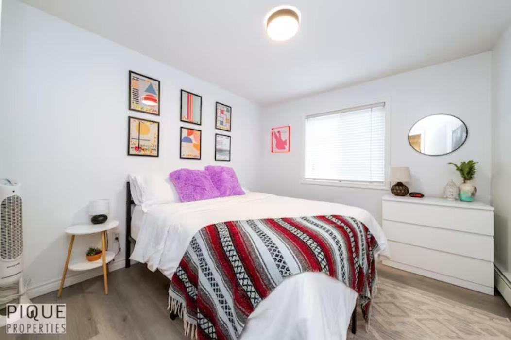 The Neon Palace - Kingbed - Fireplace - Netflix - Ug Park Edmonton