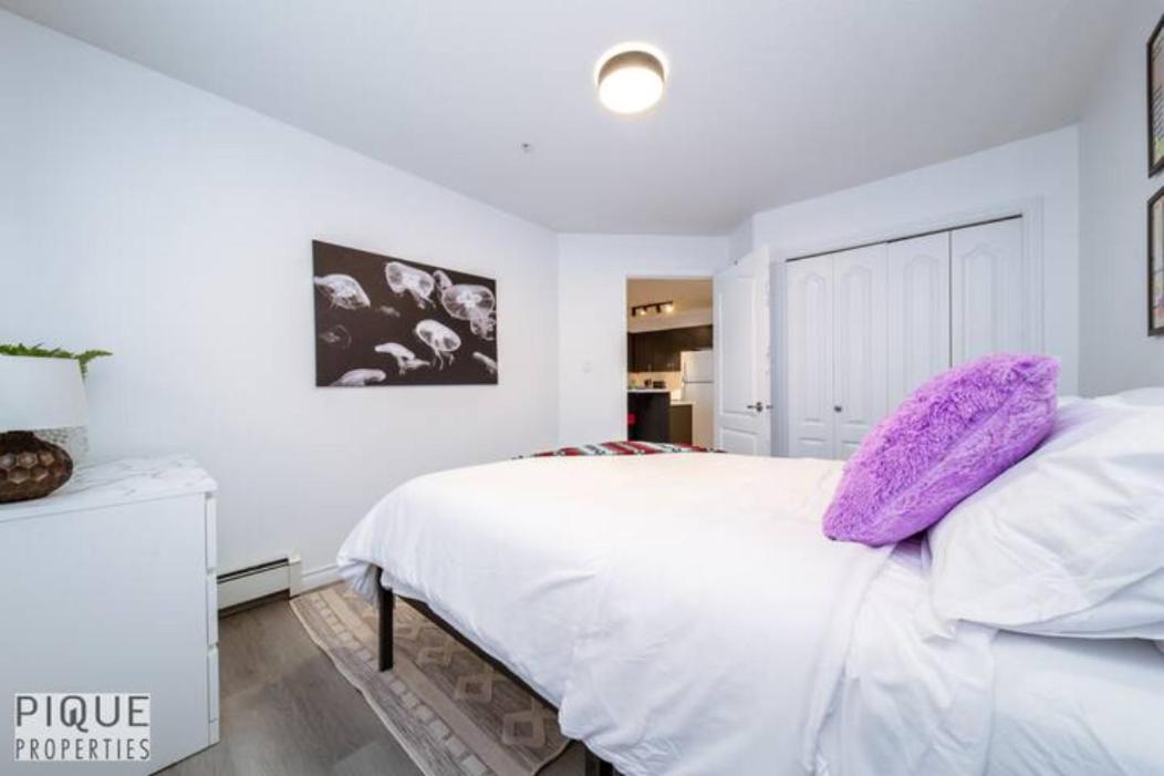 The Neon Palace - Kingbed - Fireplace - Netflix - Ug Park Aparthotel *