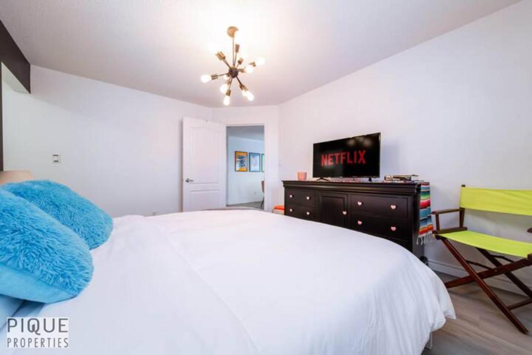 The Neon Palace - Kingbed - Fireplace - Netflix - Ug Park Aparthotel *