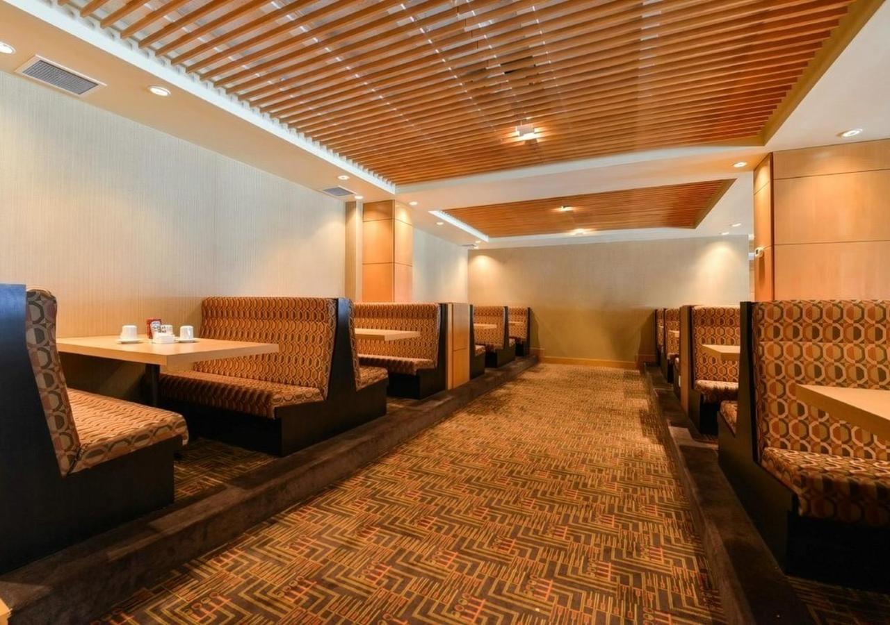 Hotel & Convention Center 3*