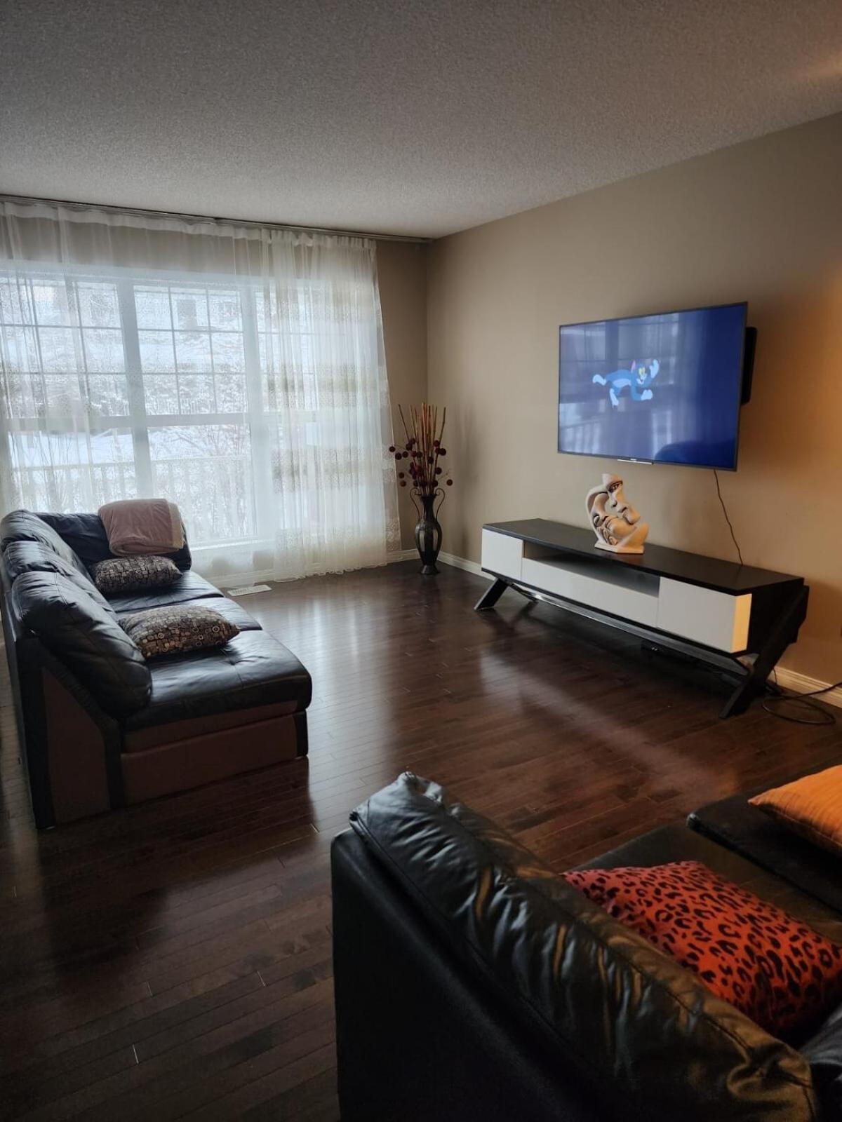 Cozy Luxury House Holiday home Edmonton