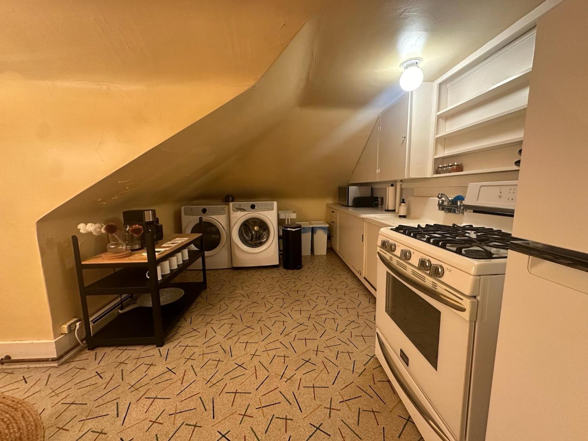 Historic Hideaway 1912 Mansion Loft With Timeless Character *