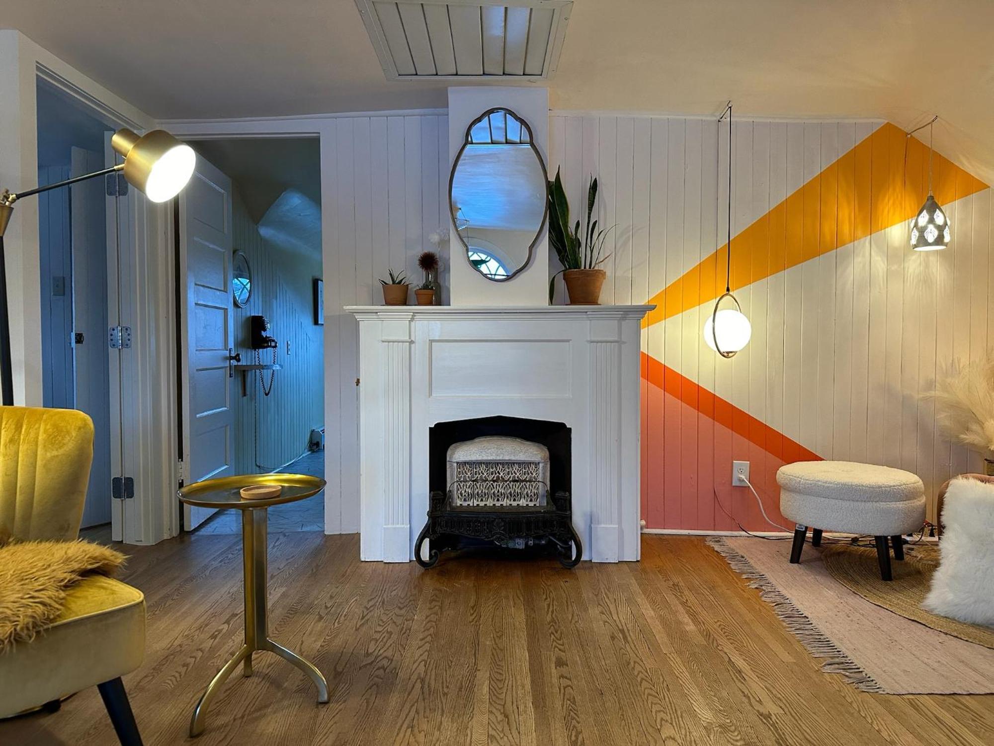 Historic Hideaway 1912 Mansion Loft With Timeless Character Holiday home *