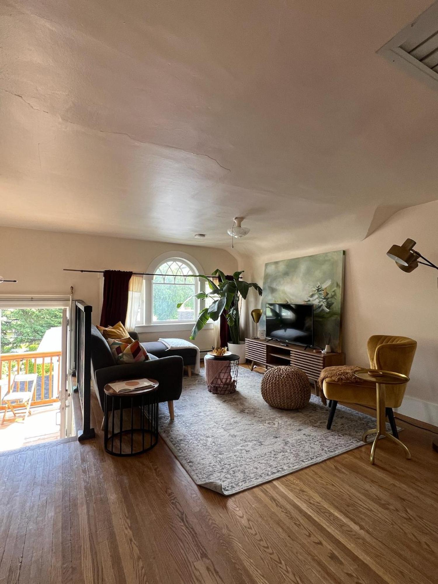 Historic Hideaway 1912 Mansion Loft With Timeless Character Holiday home
