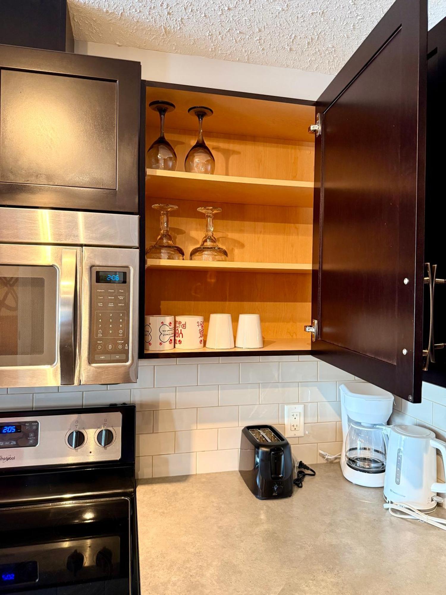 1bed Highrise Orange House, Clearview Area, Recreation Center Apartment
