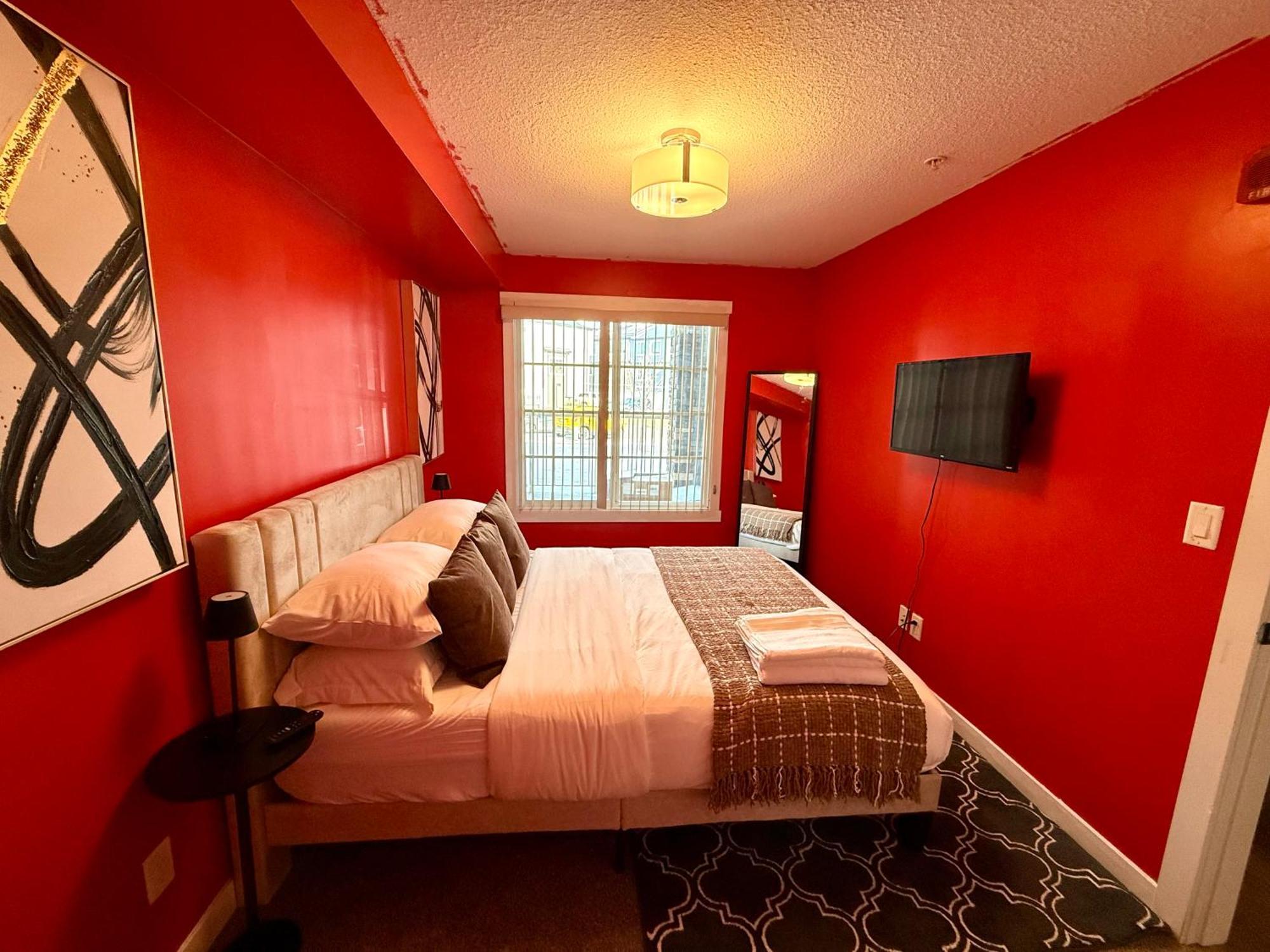 Apartment 1bed Highrise Orange House, Clearview Area, Recreation Center Edmonton